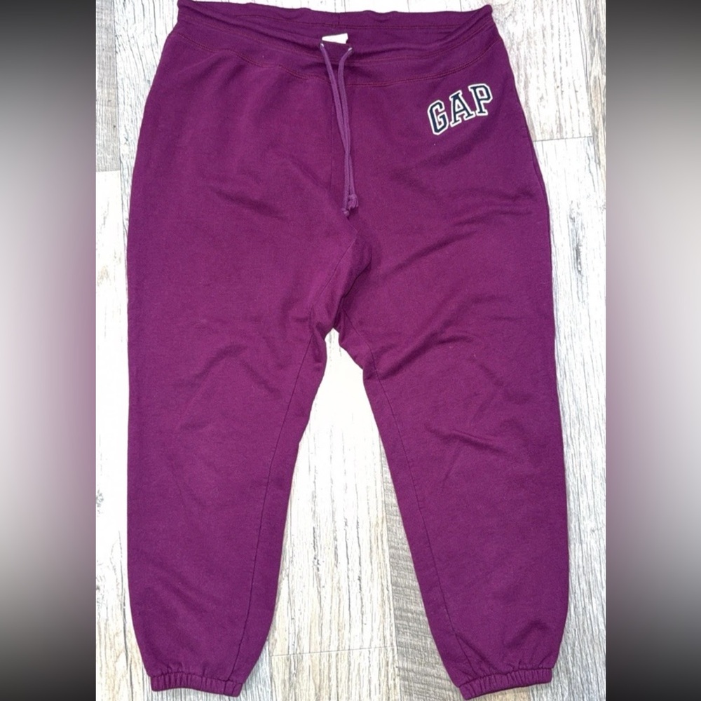 GAP Women's Purple Capris sweatpants